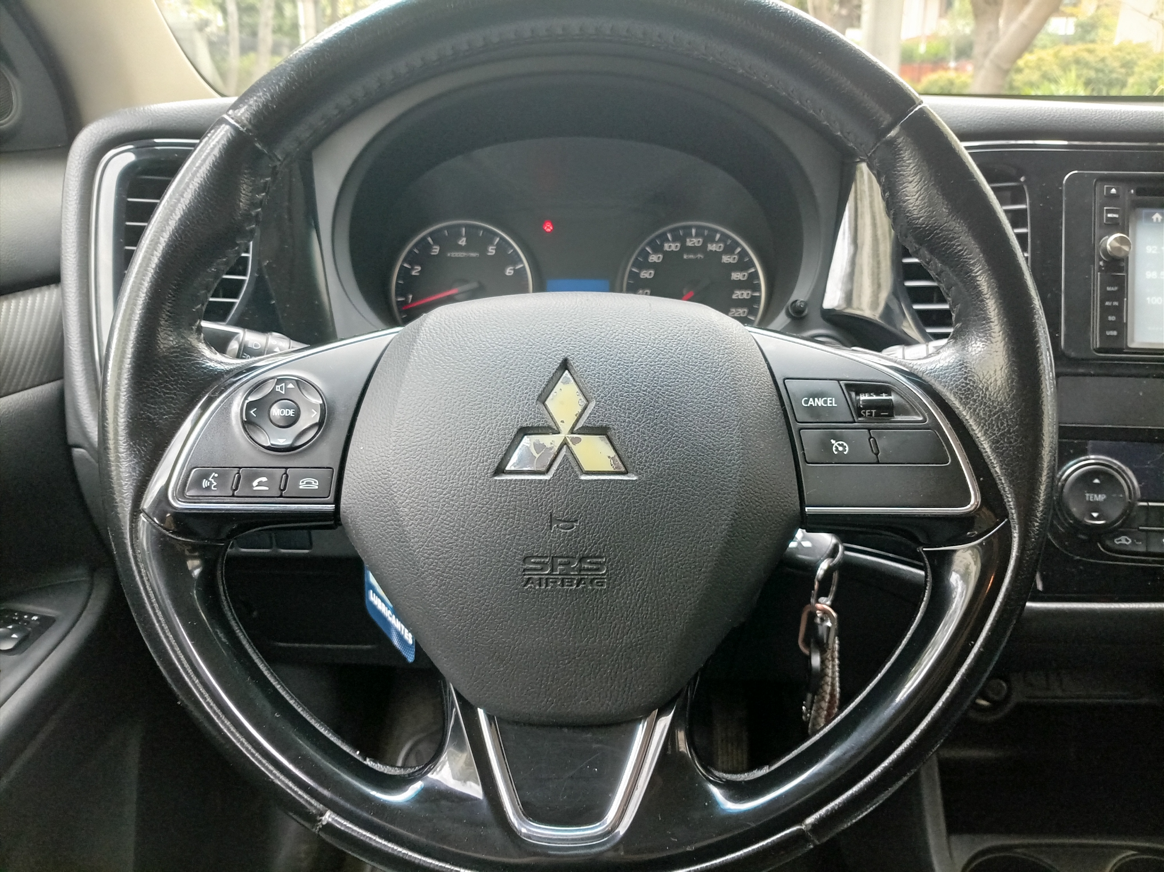Mitsubishi OUTLANDER 17