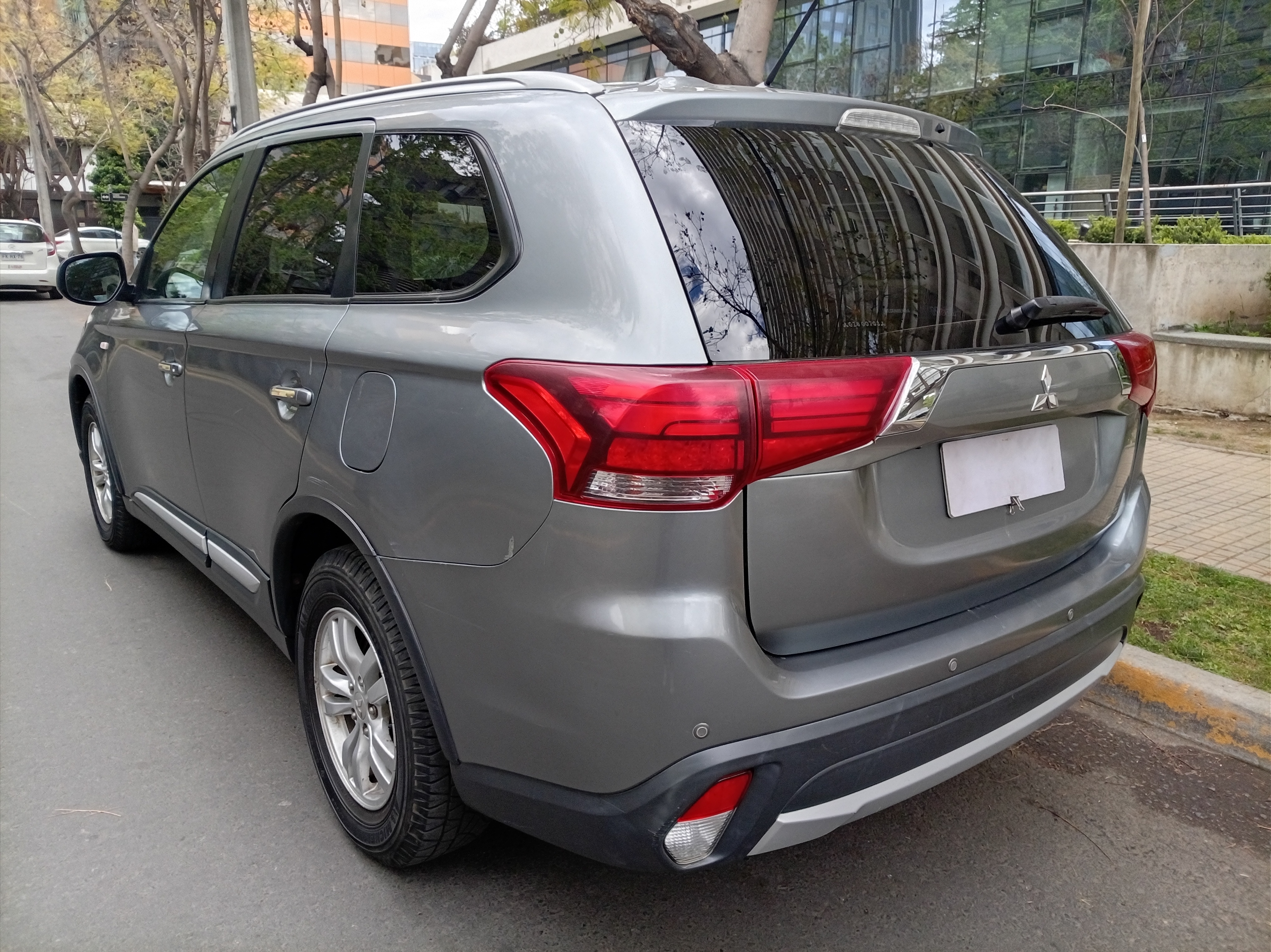 Mitsubishi OUTLANDER 6