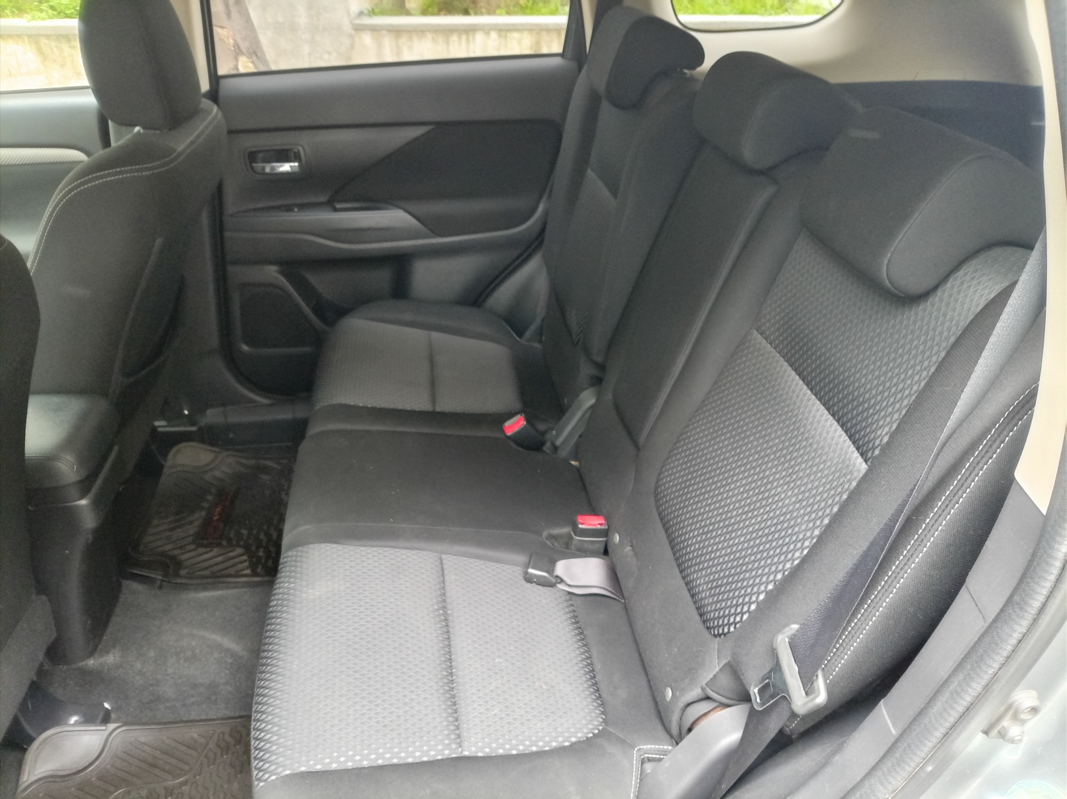 Mitsubishi OUTLANDER 15
