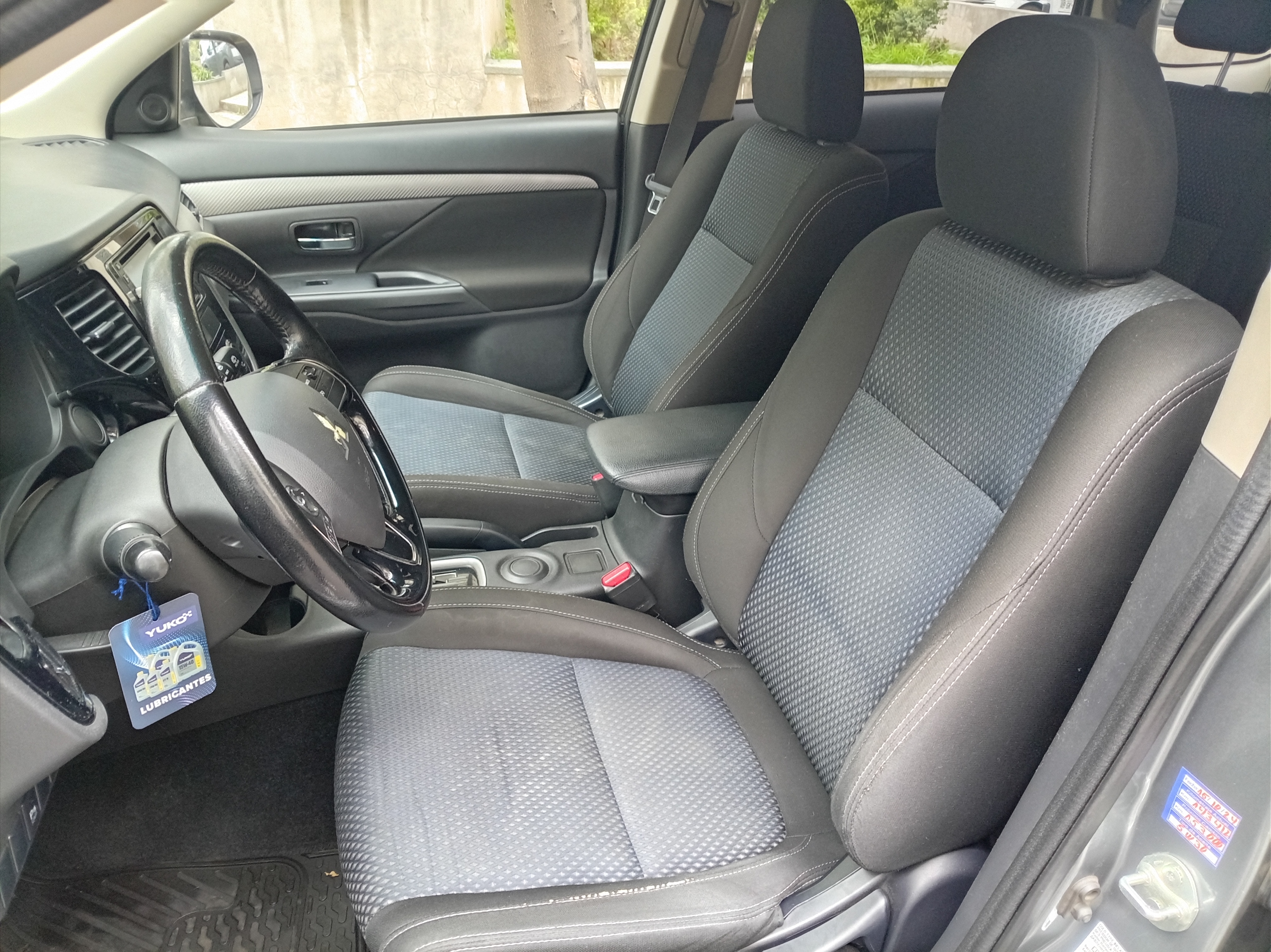 Mitsubishi OUTLANDER 14