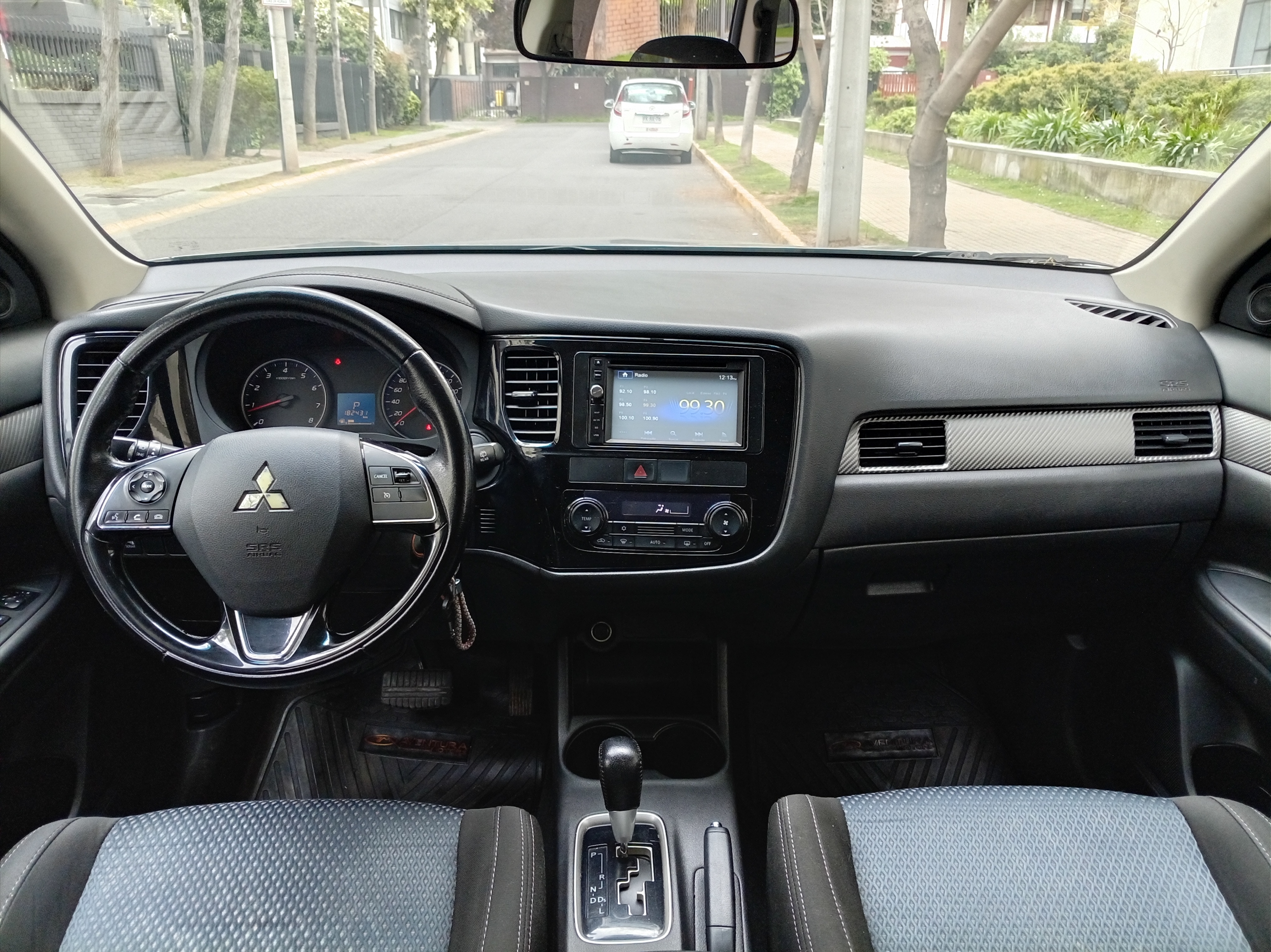 Mitsubishi OUTLANDER 16