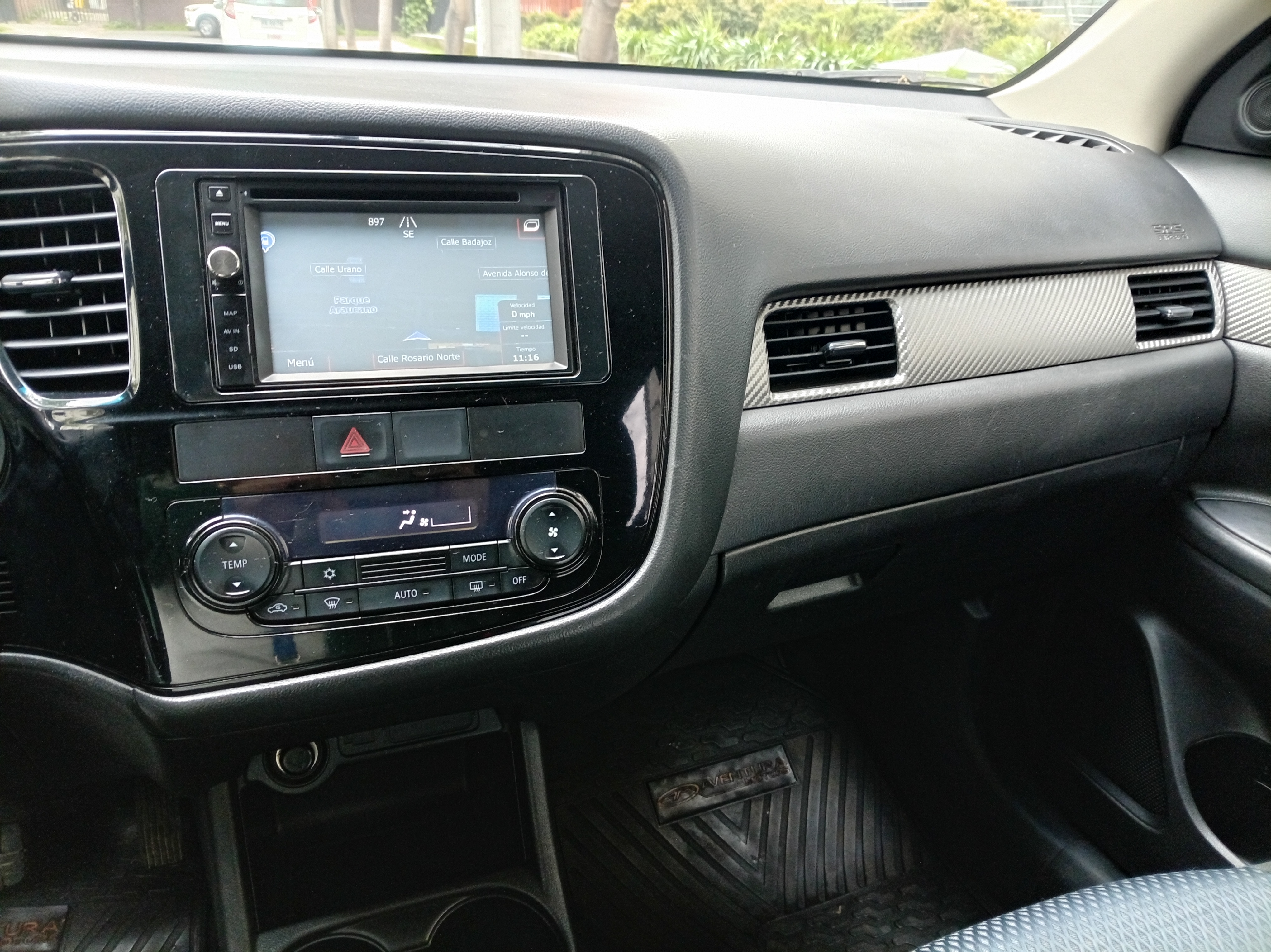 Mitsubishi OUTLANDER 8