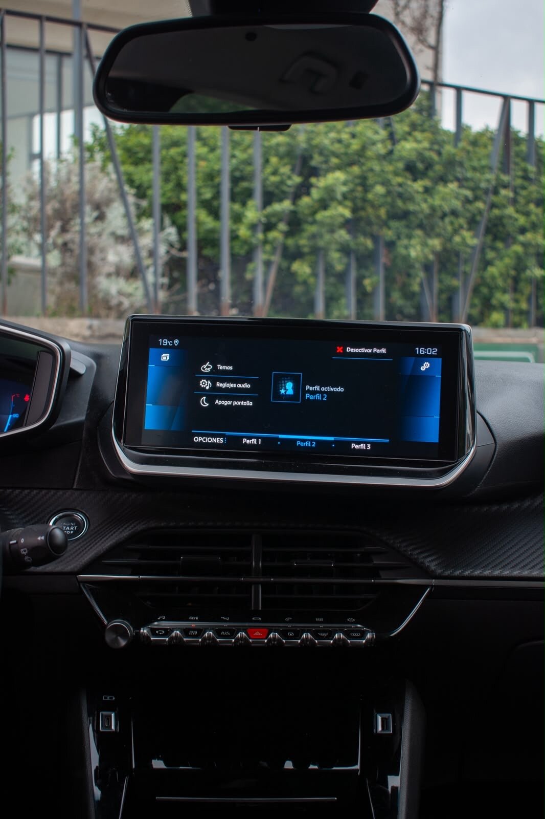 Peugeot 2008 8